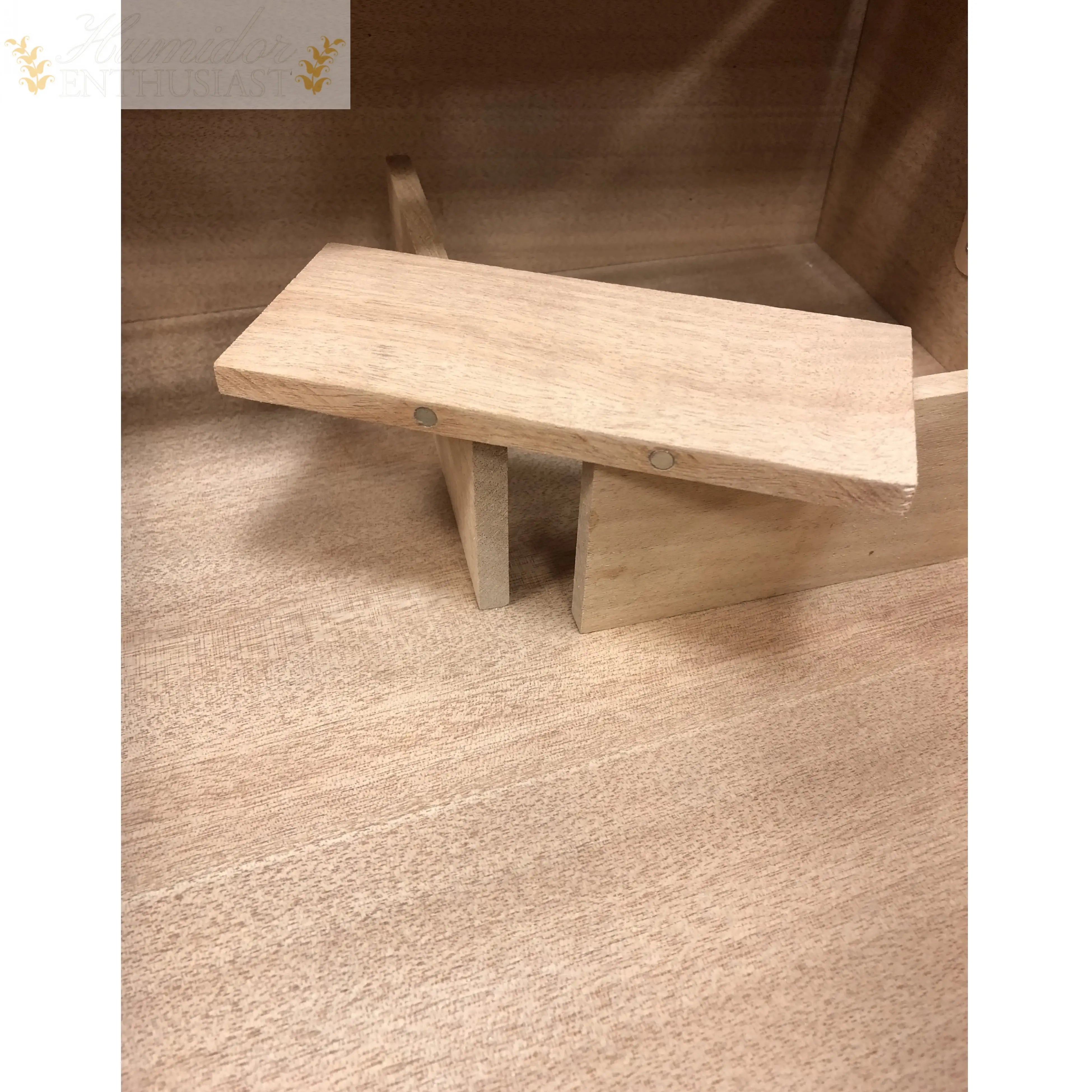 Prestige Import Group Hampton Leather-Pattern Desktop Cigar Humidor, 200-Count