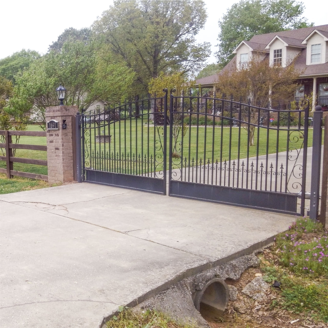 Aleko Steel Dual Swing Driveway Gate - VENICE Style - 12 x 6