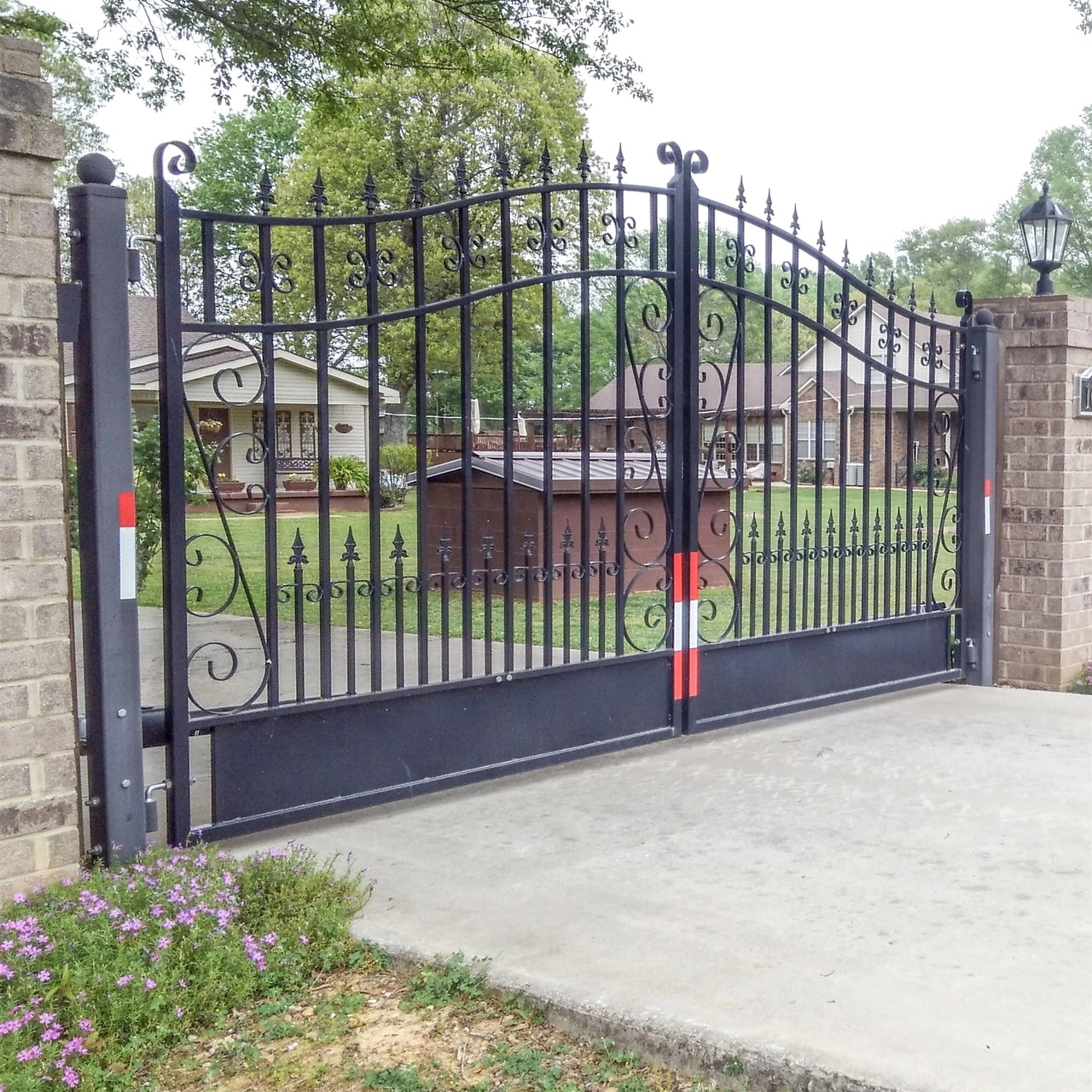 Aleko Steel Dual Swing Driveway Gate - VENICE Style - 12 x 6