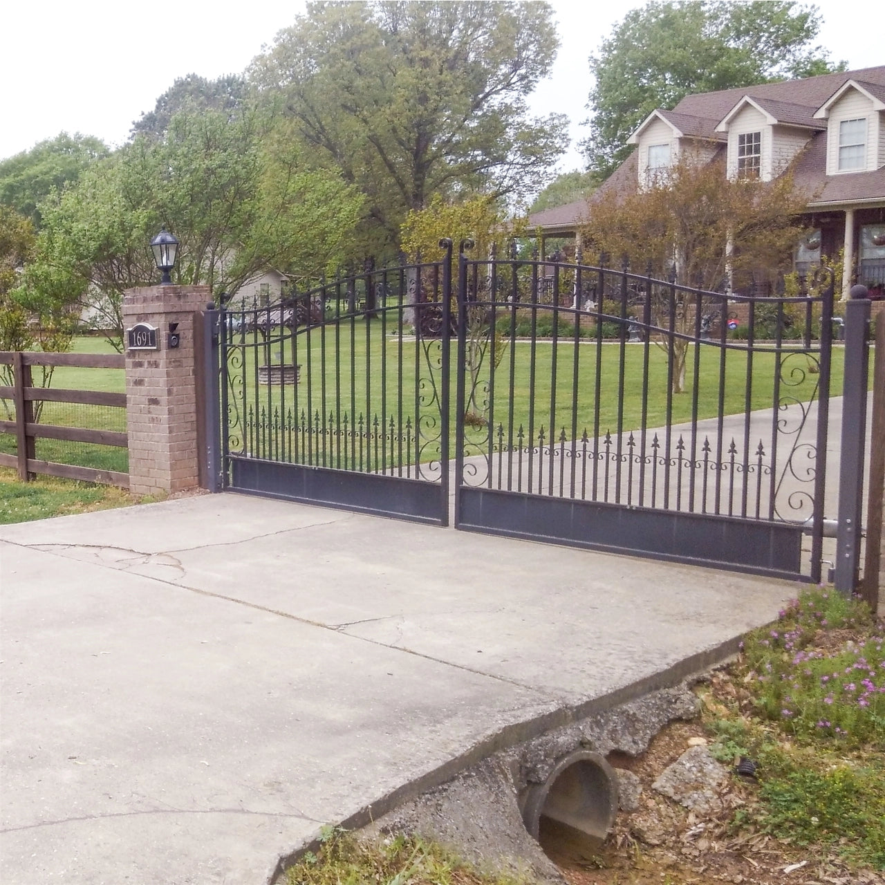 Aleko Steel Dual Swing Driveway Gate - VENICE Style - 14 x 6